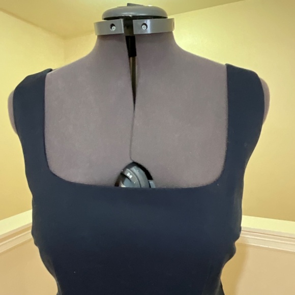 Tahari, size 4, black summer weight business/office dress. - Picture 3 of 6